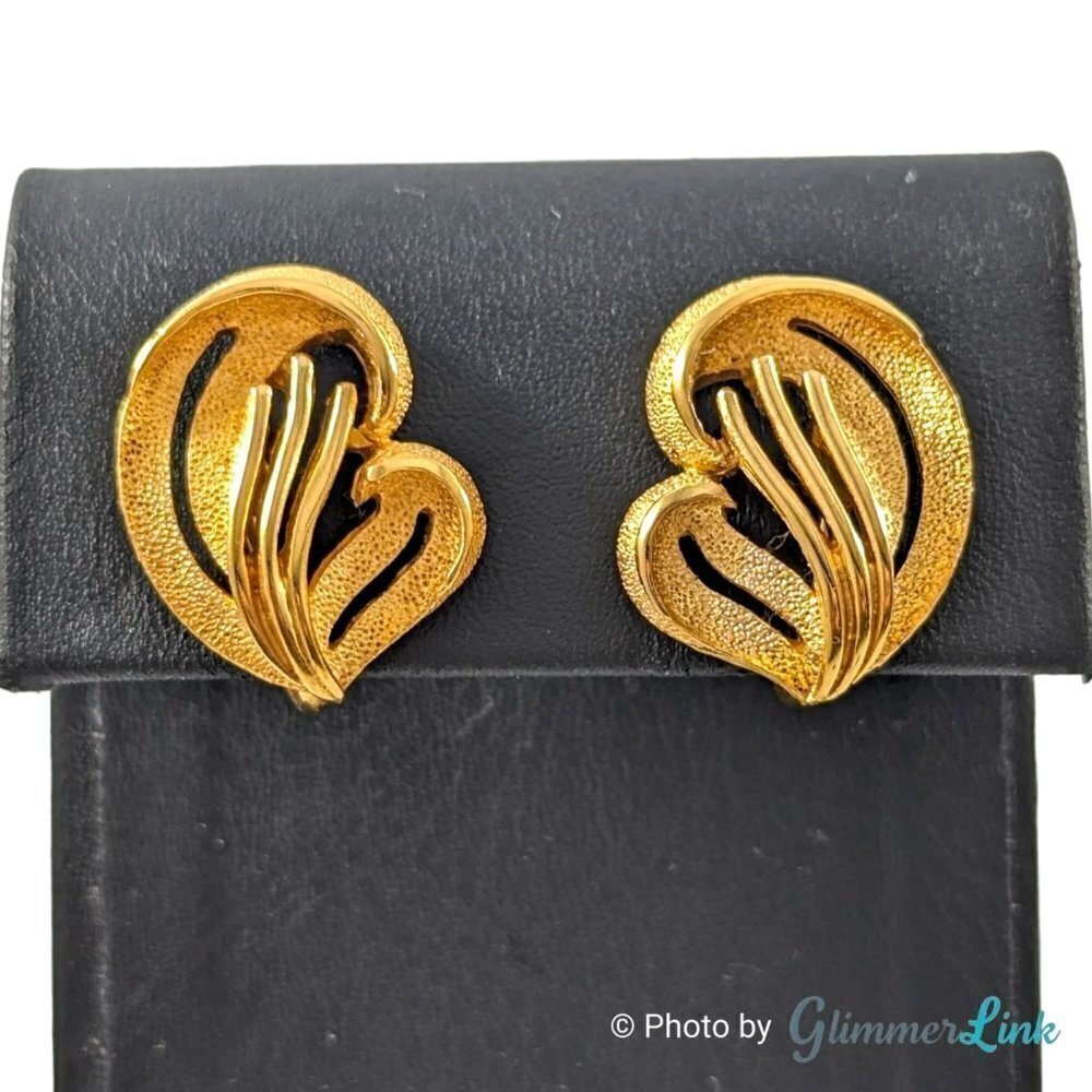 Vintage Crown Trifari Abstract Openwork Leaf Gold Tone Clip On Earrings